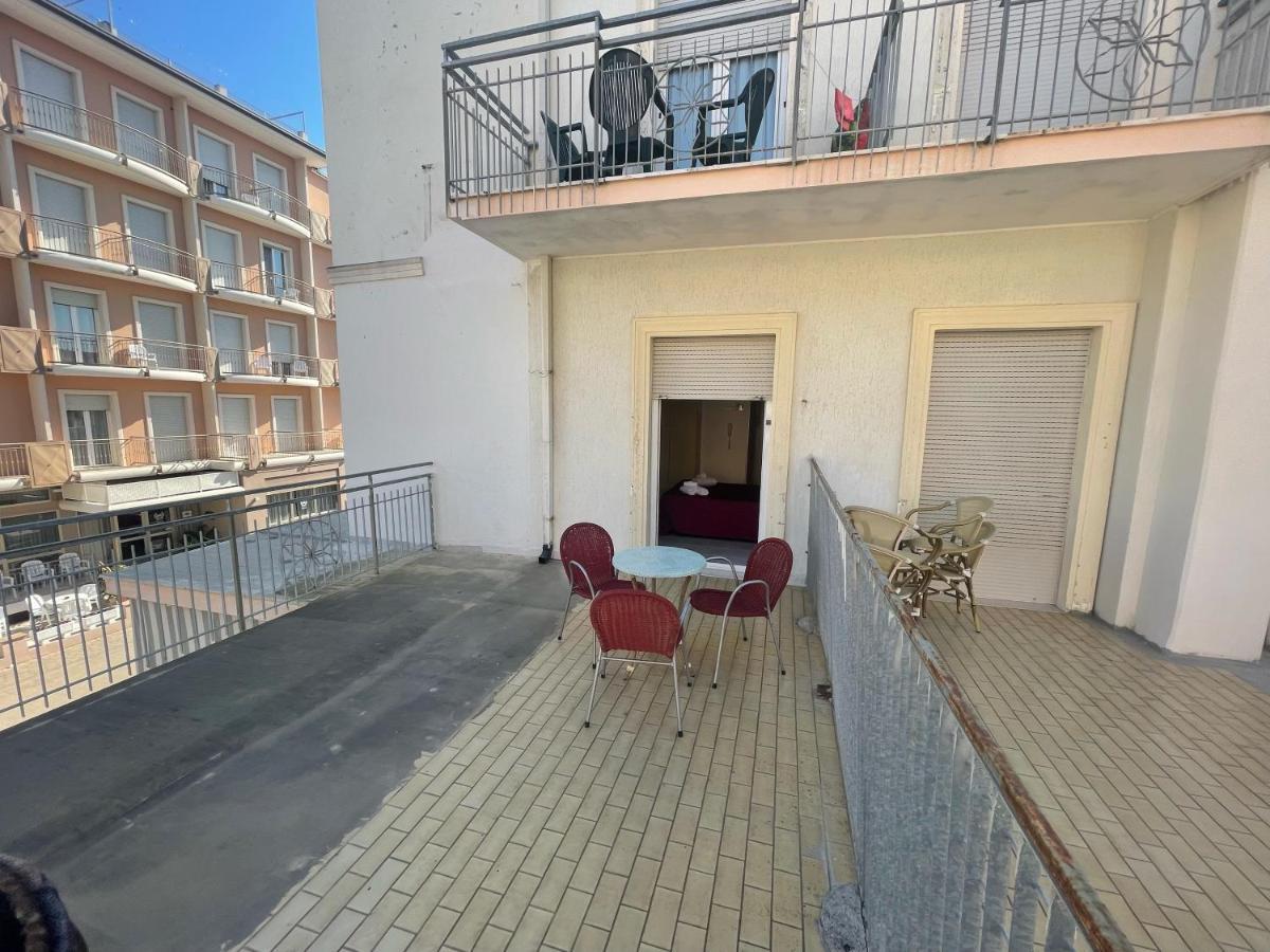 Hotel Malibu Mare Rimini Exterior foto